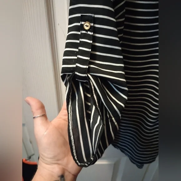 Justify Sheer Black And White Top Size Medium - Picture 3 of 4